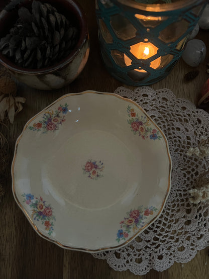 Vintage Floral Dish 13cm