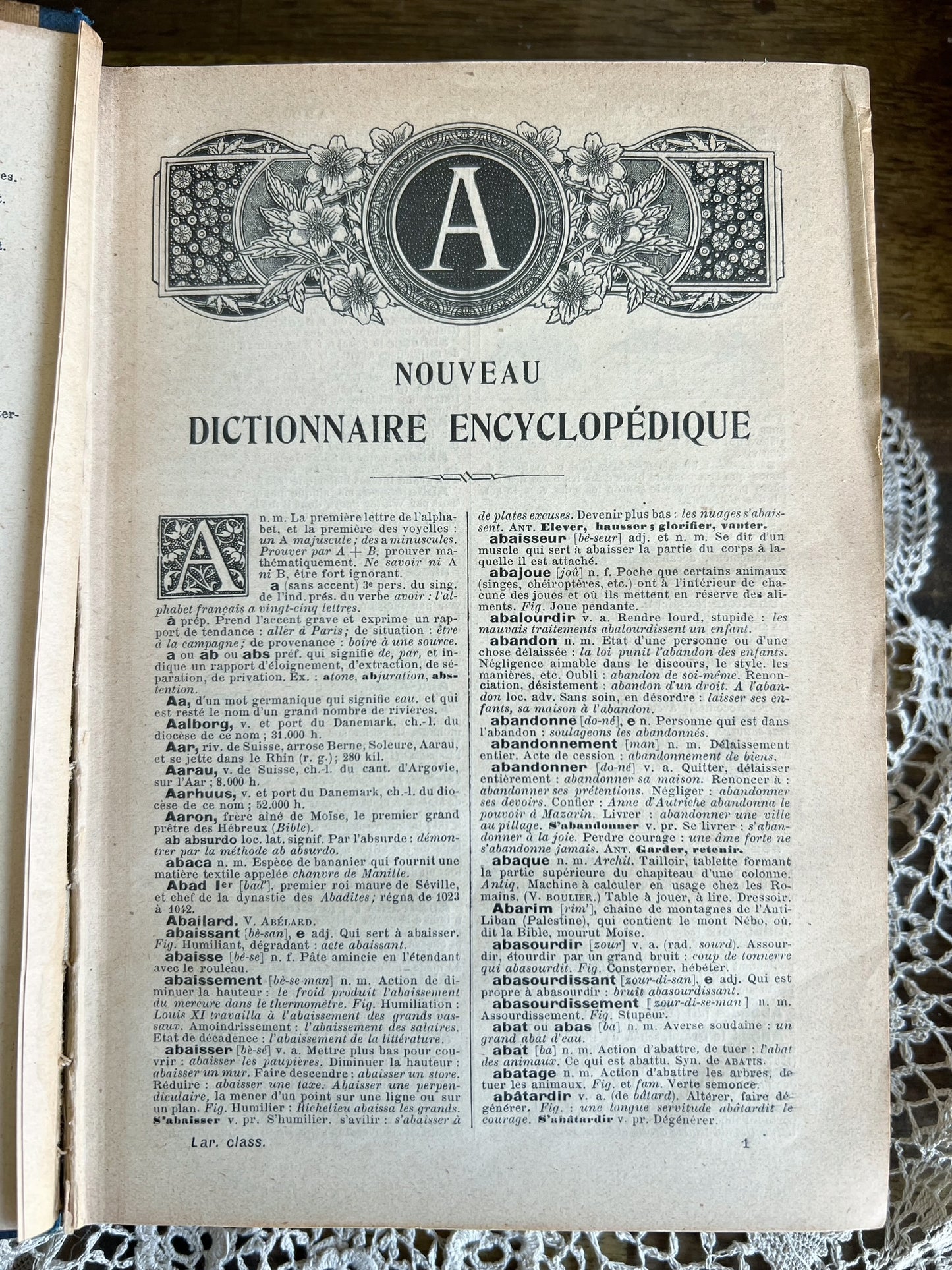 Antique 1912 French Larousse Dictionary - Larousse Classique Illustré